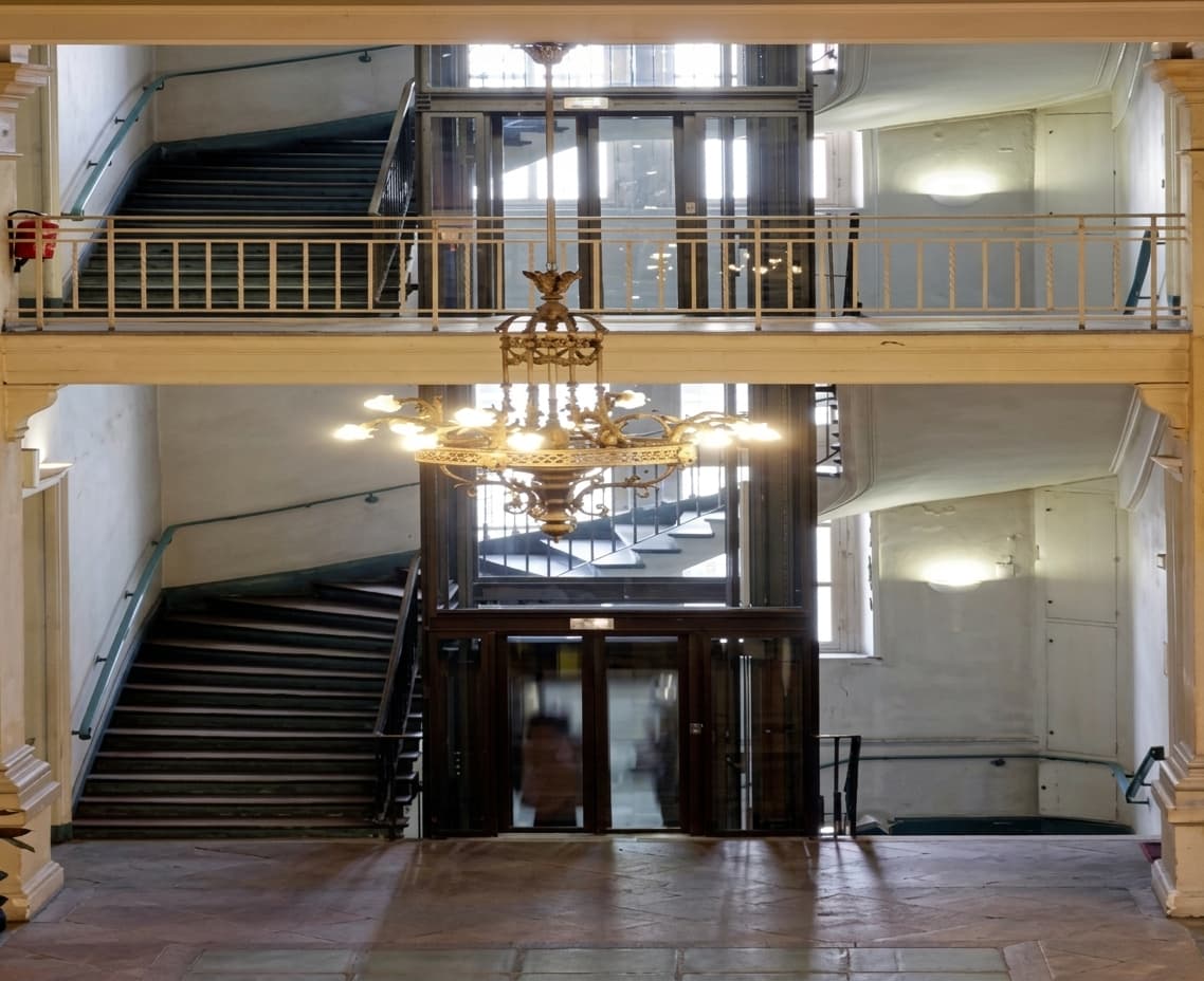 Ascenseurs panoramiques de la Mairie du Xe — image 2